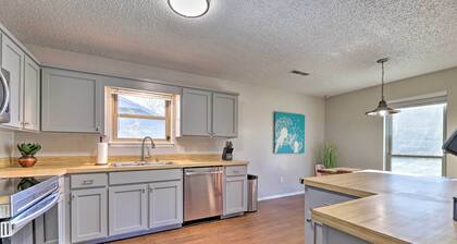 Modern Fayetteville Home < 1 Mi to U of A!