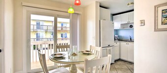 Bright Fernandina Beach Townhome: Walk to Ocean!