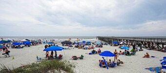 Coastal Condo With Pool Access - Walk To Beach!