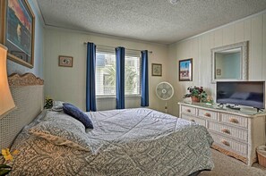 Apartment (2 Bedrooms) | Interior - Coastal Condo With Pool Access - Walk To Beach! (Isle of Palms)