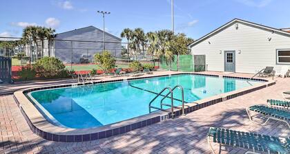 < Half-mi to Fort Clinch Beach! Condo w/ Balcony