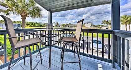 < Half-mi to Fort Clinch Beach! Condo w/ Balcony