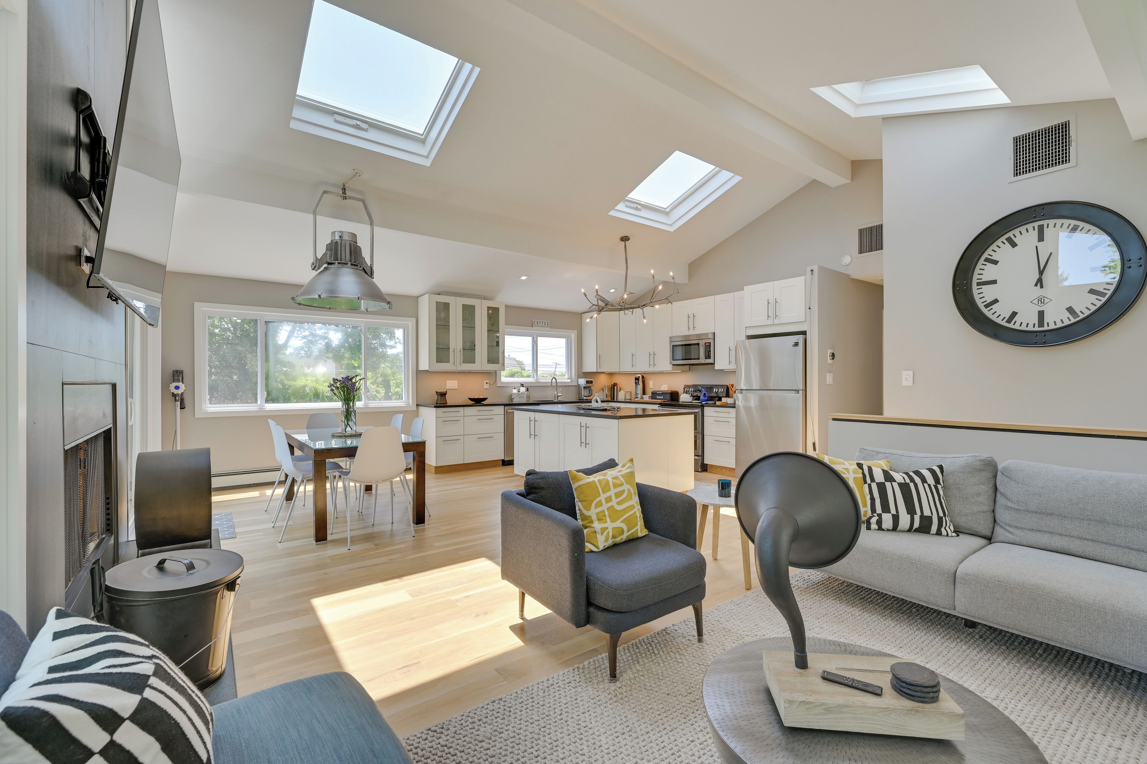House (5 Bedrooms) | Interior