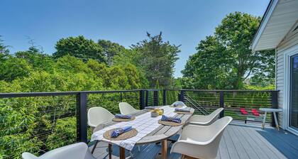 Alluring Hampton Bays Hideaway < 2 Mi to Beach!