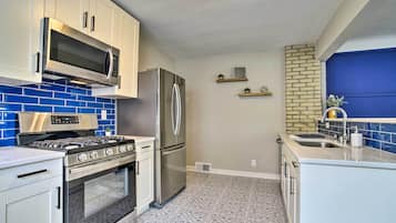 House (2 Bedrooms) | Interior