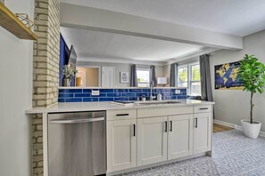 House (2 Bedrooms) | Interior