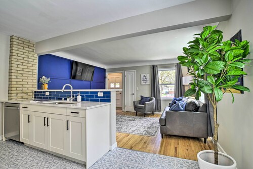 Cozy Home: Wifi, Parking, 5 Mi to Dtwn Mpls!