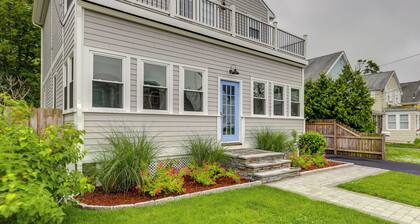 Renovated Barrington Cottage w/ Beach Access!
