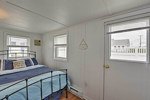 Interior - Peaceful Cottage - Steps to Matunuck Beach (South Kingstown)