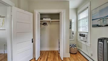 Cottage (2 Bedrooms) | Interior