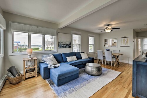 Idyllic Newport Area Cottage - Walk to First Beach