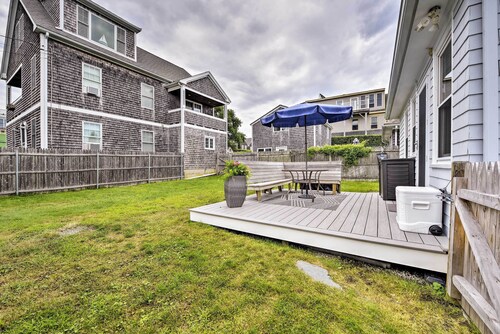 Idyllic Newport Area Cottage - Walk to First Beach