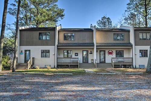 Townhome w/ Outdoor Shower < 1 Mile to Downtown