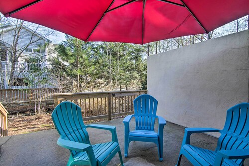 Townhome w/ Outdoor Shower < 1 Mile to Downtown