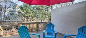 Townhome w/ Outdoor Shower < 1 Mile to Downtown