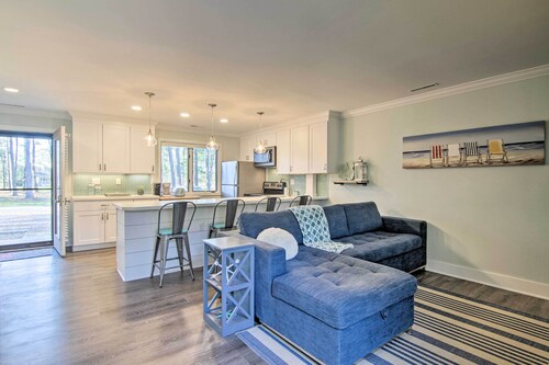 Townhome w/ Outdoor Shower < 1 Mile to Downtown