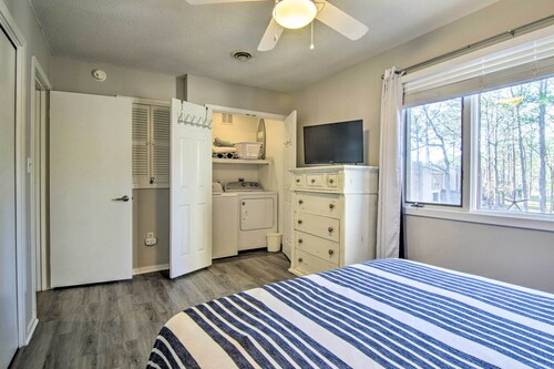 Townhome w/ Outdoor Shower < 1 Mile to Downtown