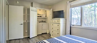 Townhome w/ Outdoor Shower < 1 Mile to Downtown