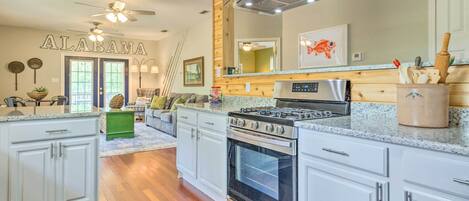 House (3 Bedrooms) | Interior