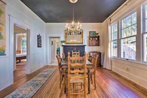Interior - Renovated Historic Home w/ Yard: 2 Mi to Dtwn (Mobile)