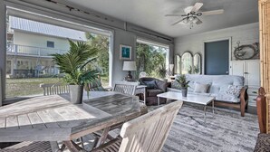Interior - Cute & Cozy Gulf Shores Bungalow: 1/2 Mi to Beach! (Gulf Shores)