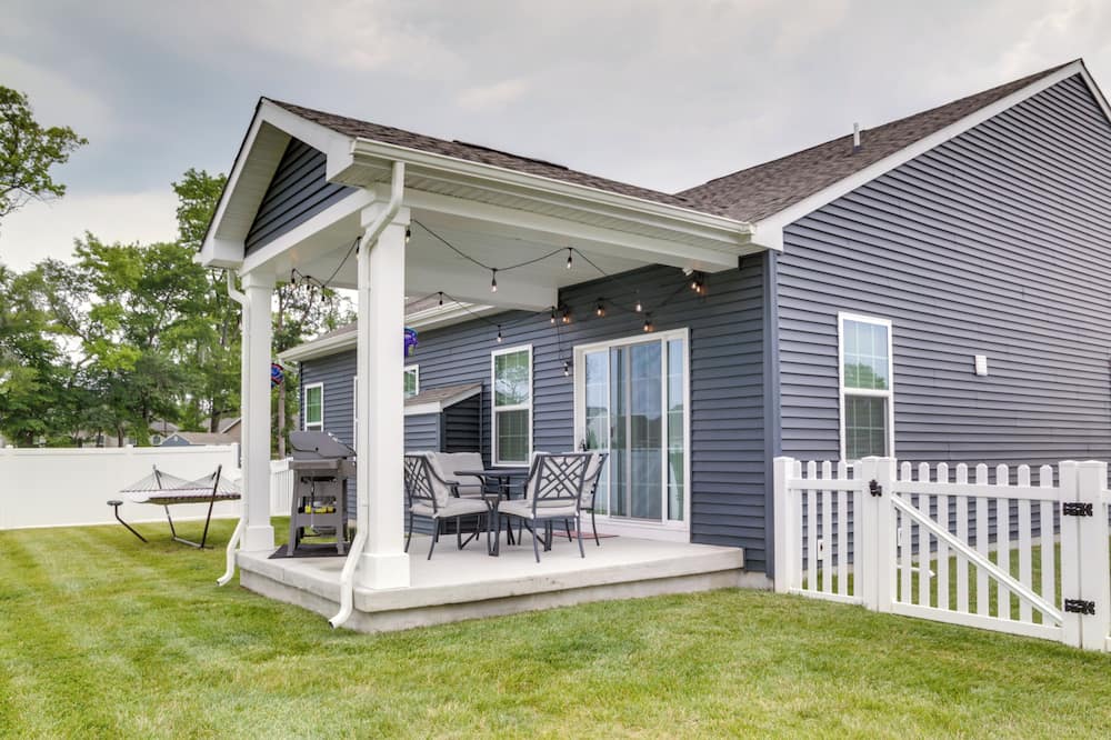 Covered Patio, Grill & Hammock: Frankford Home! - Roxana, DE