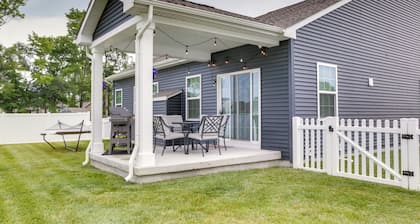 Covered Patio, Grill & Hammock: Frankford Home!