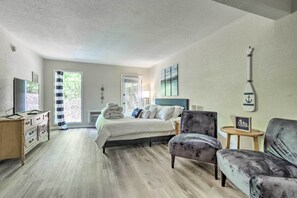 3 bedrooms, iron/ironing board, bed sheets - Osage Beach Home w/ Resort-style Amenities! (Osage Beach)