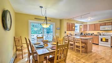 House (5 Bedrooms) | Interior