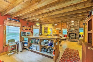 Interior - Warm & Inviting Jamaica Cabin w/ Grill: Ski & Hike (Jamaica)