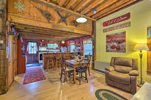 Dining - Warm & Inviting Jamaica Cabin w/ Grill: Ski & Hike (Jamaica)