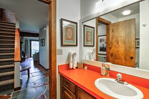 Apartment (2 Bedrooms) | Interior - Stowe Vacation Rental w/ Deck & Mountain Views! (Stowe)