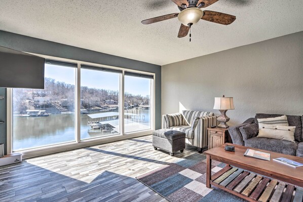 Interior - Waterfront Condo w/ Community Perks in Osage Beach (Osage Beach)