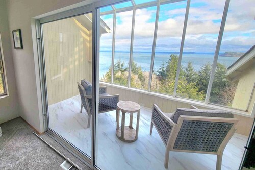 Unique Port Ludlow Home w/ 3 Decks & Hot Tub!