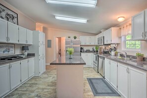 Interior - Mt Pleasant Retreat w/ Grill: 10 Mi to Beach (Mount Pleasant)