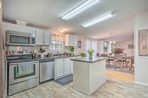 House (4 Bedrooms) | Interior