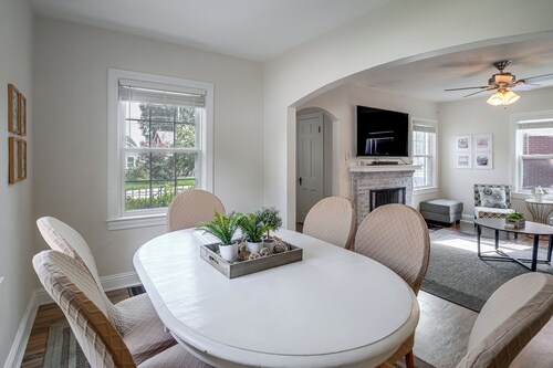Near Churchill Downs: Pet Friendly, Fenced Yard!