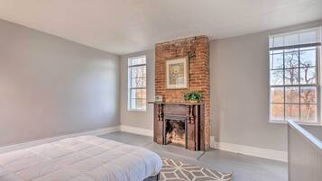 2 kamar tidur, setrika/meja setrika, dan seprai linen