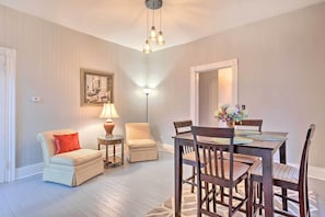 Dining - Cozy Louisville Gem: 3 Mi to Churchill Downs! (Louisville)