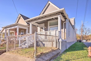 Exterior - Cozy Louisville Gem: 3 Mi to Churchill Downs! (Louisville)
