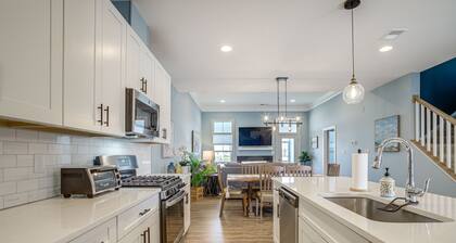 Screened Porch, Outdoor Shower: Millville Villa