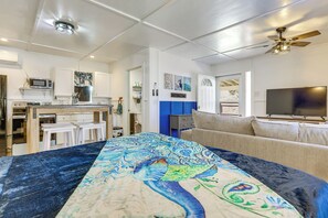 Cottage (1 Bedroom) | Interior - Pet-friendly Canyon Lake Studio: Fish, Boat, Relax (Canyon Lake)