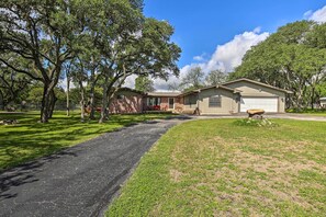 House (5 Bedrooms) | Interior - Spacious New Braunfels Escape w/ Private Deck! (New Braunfels)