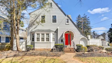 House (3 Bedrooms) | Front of property