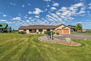 House (4 Bedrooms) | Front of property