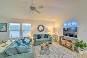 House (3 Bedrooms) | Interior - Sea Isle Retreat: Restaurant, Bar & Marina On-site (Galveston)