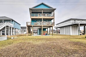 Interior - Boat Launch Access: Galveston Home Near Beach! (Galveston)