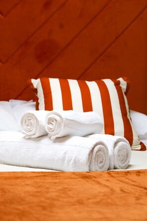 Apartment, Multiple Beds | Bathroom amenities | Shower, hair dryer, towels