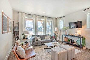 House (3 Bedrooms) | Front of property