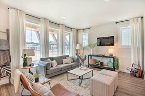 House (3 Bedrooms) | Interior